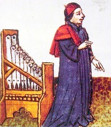 いつもボーッとしていて、何を考えているかわからない。 尻尾でエサをつるのが得意。