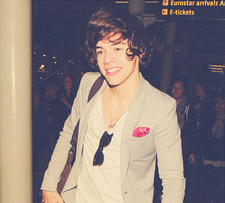 «Kẚt»•his hair is so curly!•