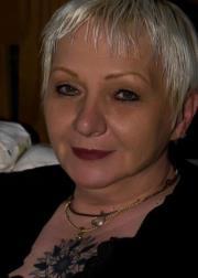 Moni Schwarzer-hooks