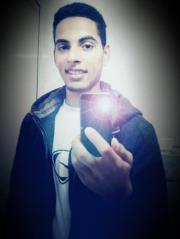 Oussama Bƴ