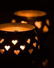 شمعة أضاءت الزمن