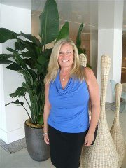 Helene Bogert klappert