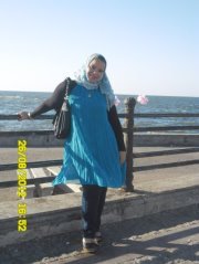 بائعة الورد