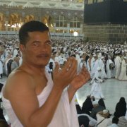 ايمن ابو الحاج على