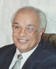 الكاتب محمود