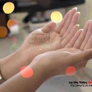 بائعة الورد