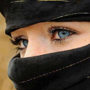 عازفة الحنين