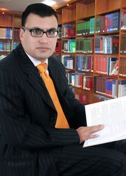 الكاتب هاني نسيره