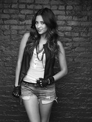 Глори Тихомирова