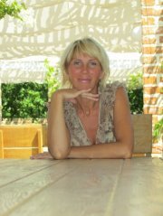 Еленка Устинова