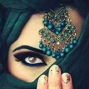 بائعة الورد