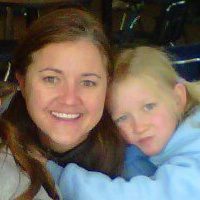 Dina Fogarty mellott