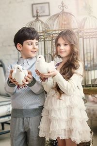 امنه تركض بين الزهور