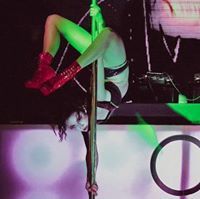 Azza Poledancer