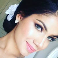 Alinna Khan