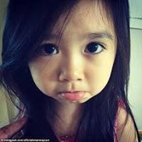 ملامح خجولة