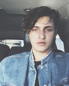 Anwar Hadid