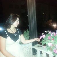 الكاتبة دانة