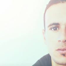 شاهد على العصر