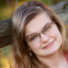 Julia✨Book Reviews by Jules✨