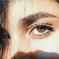 جالسة'ة على