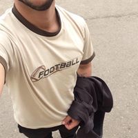 وحيد كالقمر