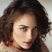 غادة عبد العزيز