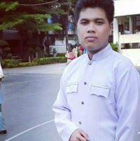 ปวีณ ชมชาติ