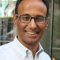 رائد الحسينى