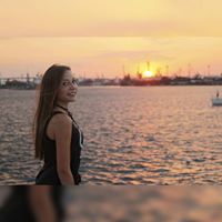 Рени Узунова