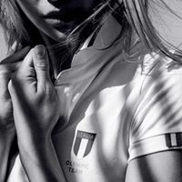 عازفة الأمل