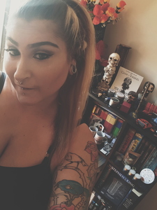 Emma♔☯ (Bookishfix)