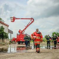 นายภูวเนศร์ รอดซุง