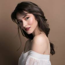 Claire Admire 