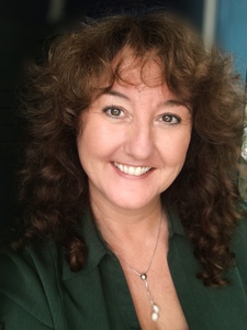 Pearl Hewitt (Narrator)