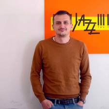 Владо Апостолов