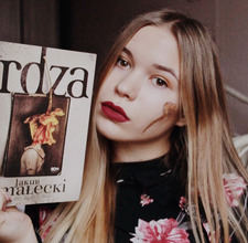 Jennifer Reads