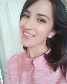 Мирела Николова