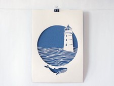 Ном уншиж өгдөг залуу