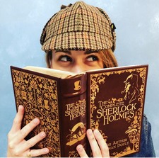 Darling Bookish Swiftie 