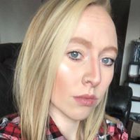 Bee (whatbeesreading)