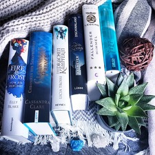 kat.loves.books_ 