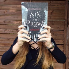 TheUsualBookworm - Evie