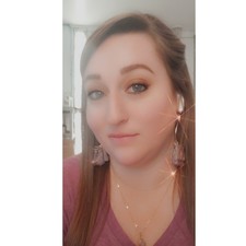 Krystal 《》 Krystals Book Corner