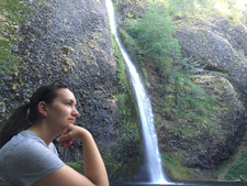 Lexi (Reads and Riesling)