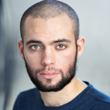 Mac Alyn  Howard