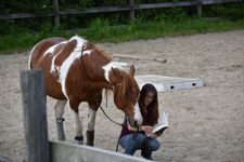 Kariane (bookish.introvert_)