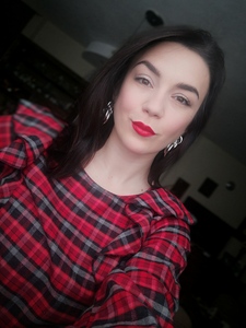 Елена Крстеска 