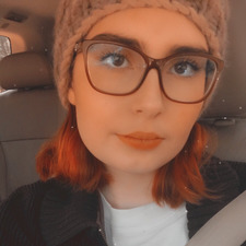 Ashlyn (thequeerbookworm)