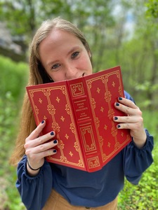 Sara (onourshelves)